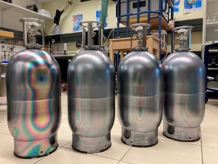 Reference gas mixtures for halogenated compounds in special cylinders for long-term storage.