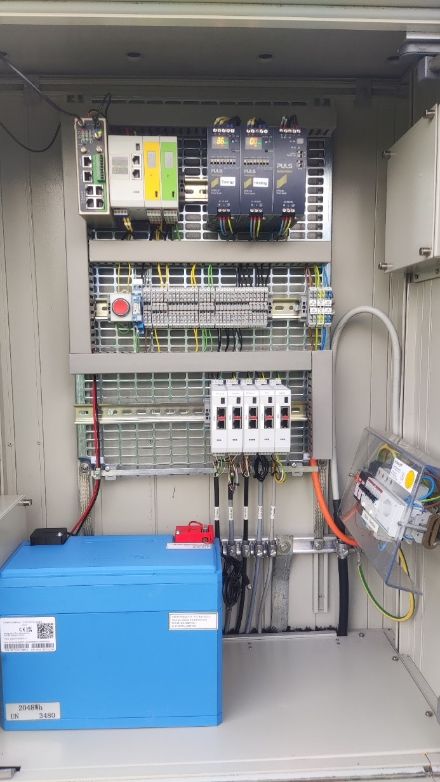 Circuit board in the Villars-Tiercelin station. The sensor cables come from below and are connected to the IoT data loggers. The power supply comes from above.