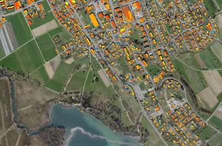  	 	Section of an aerial view of Sursee. The roofs of the buildings are marked in different colours depending on their solar potential.