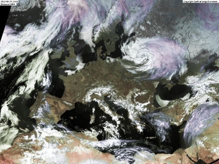 Satellite image of Europe: Central Europe is cloudless. The snow-covered Alps can be identified.