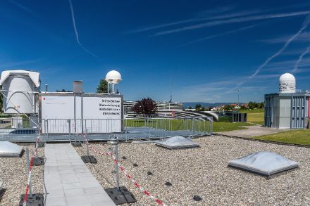 Image of the roof of a building, featuring numerous technical installations.