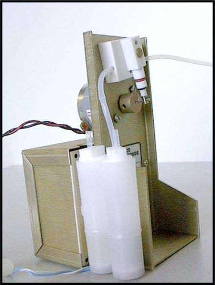 Illustration showing an ECC (Electrochemical Concentration Cell) ozone sonde produced by the company ENSCI, used in Payerne.