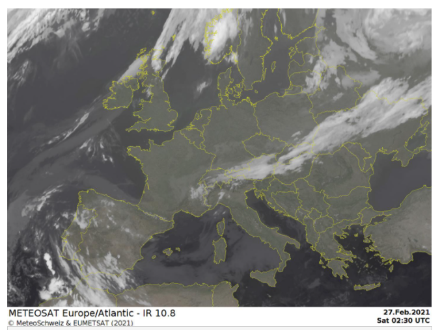 The satellite image from 27 February 2021 at 02:30 UTC shows clouds in various shades of grey (in the eastern and western parts of Switzerland).