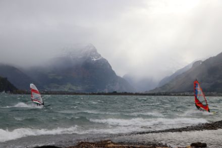 Dimmerfoehn over Lake Uri. The foehn storm attracts surfers to the lake even in gloomy weather.