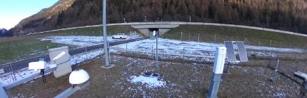 Photo of a measurement station with several instruments for measuring snow.
