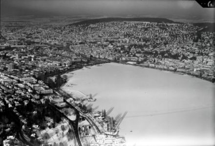 Aerial photograph of the frozen lake basin near Zurich.